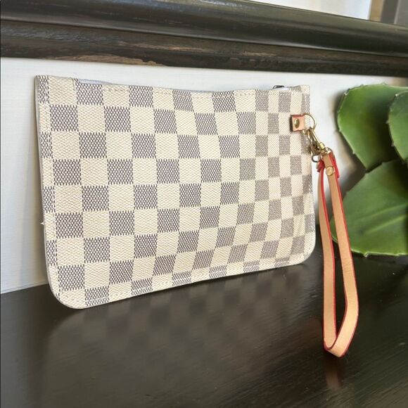 Brand new wristlet clutch neutral checker board designer pattern - Picture 1 of 5